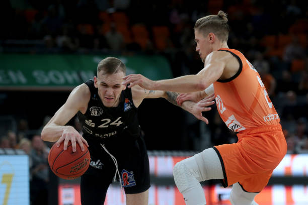 的年轻人还 的年轻人还