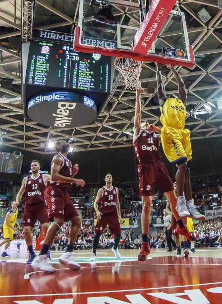 更默契的配 更默契的配